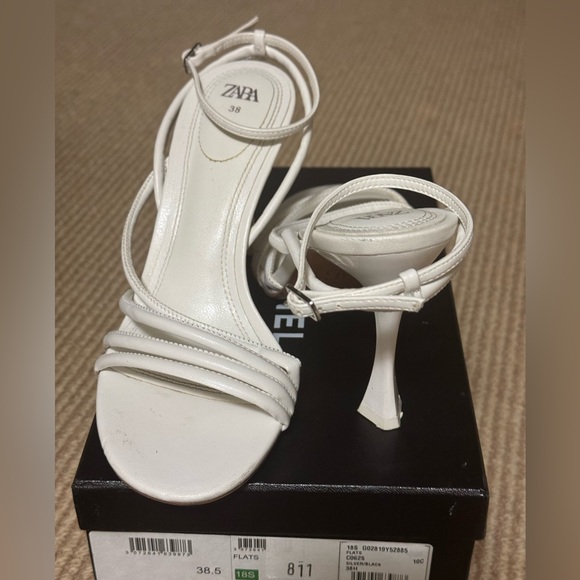 NWOT Zara White Open Toe Sandal w Cool Shape, Sturdy Heel sz 7 SS2024 Still ⚡️ - Picture 6 of 8